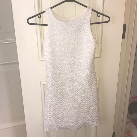 white dress with slight zig zag pattern - Picture 5 of 5